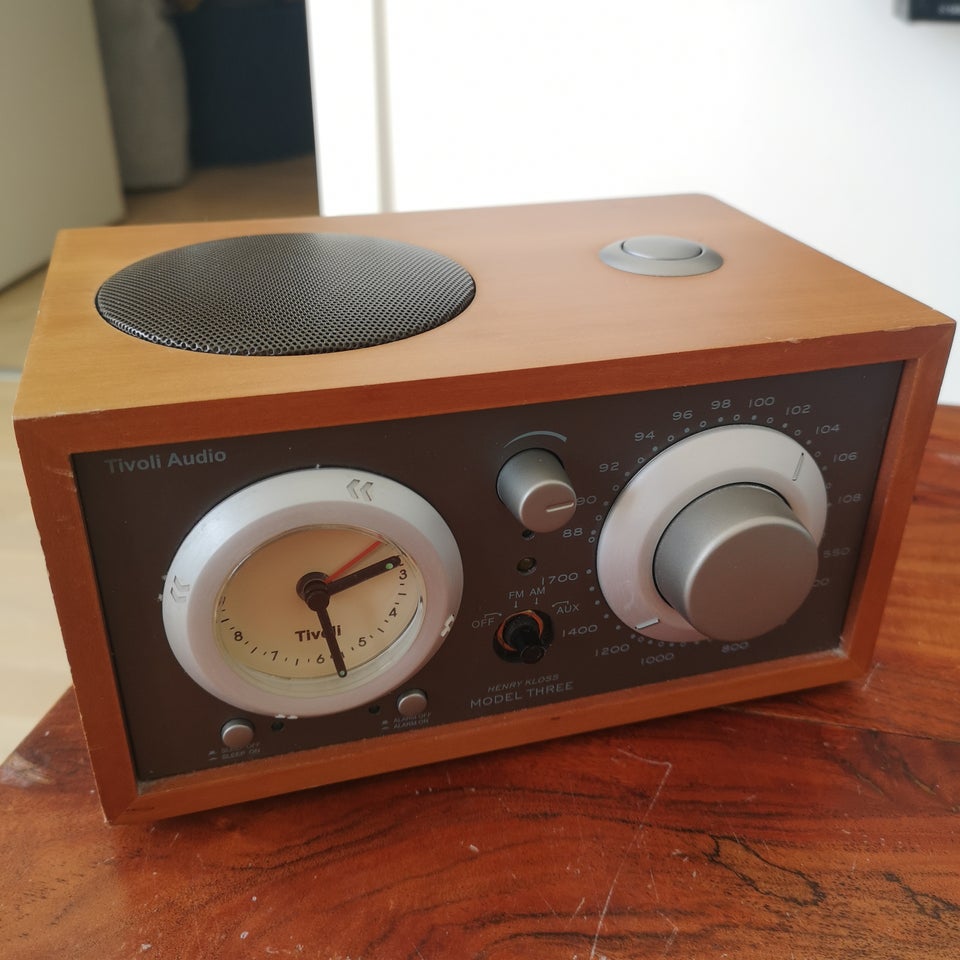 AM/FM radio, Tivoli, Model Three