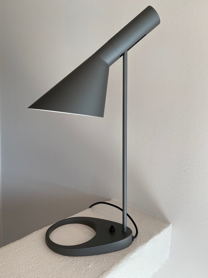 Arne Jacobsen, AJ bordlampe,