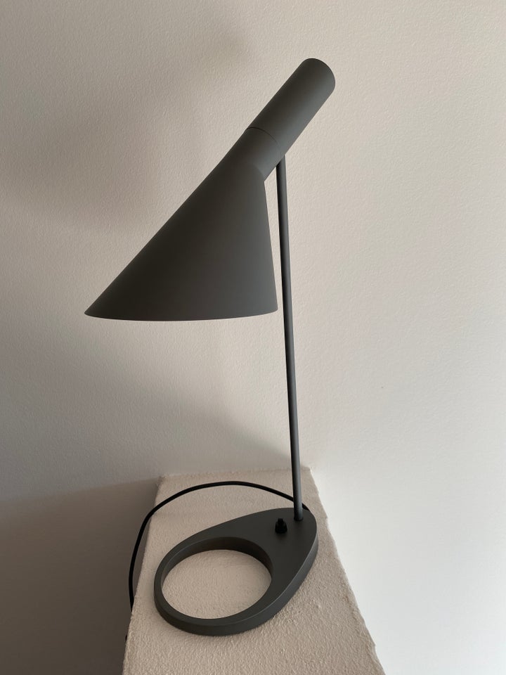 Arne Jacobsen, AJ bordlampe,