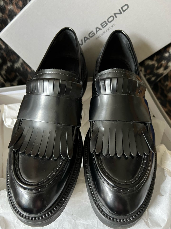 Loafers, str. 39, Vagabond. NY