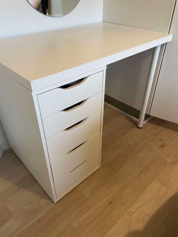 Skrivebord, IKEA, b: 100 d: 60 h: 74