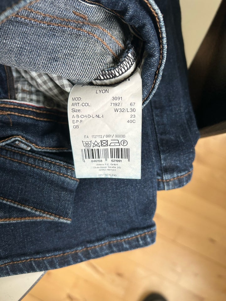 Jeans, Pierre Cardin, str. 32