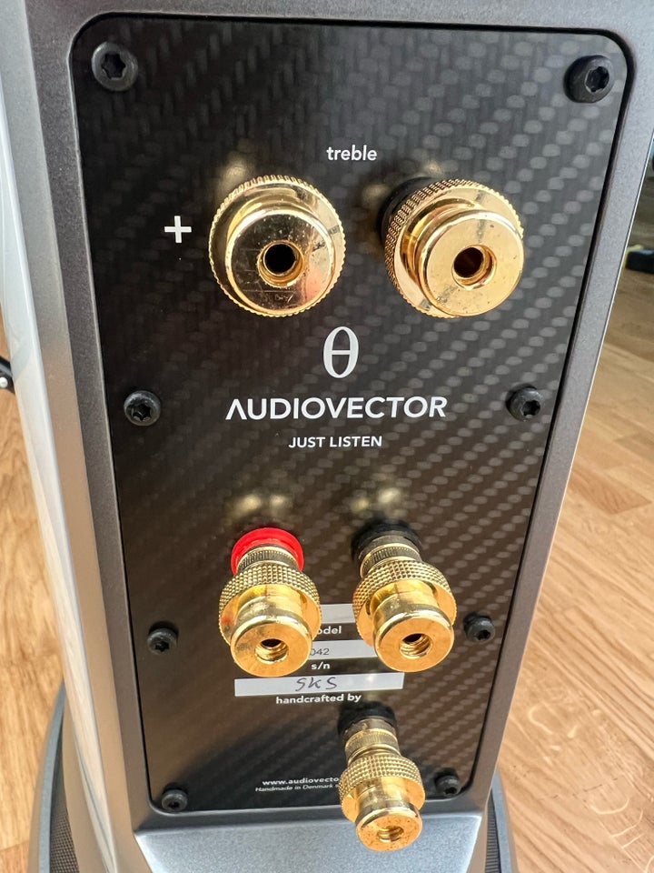 Audiovector R6 Arreté