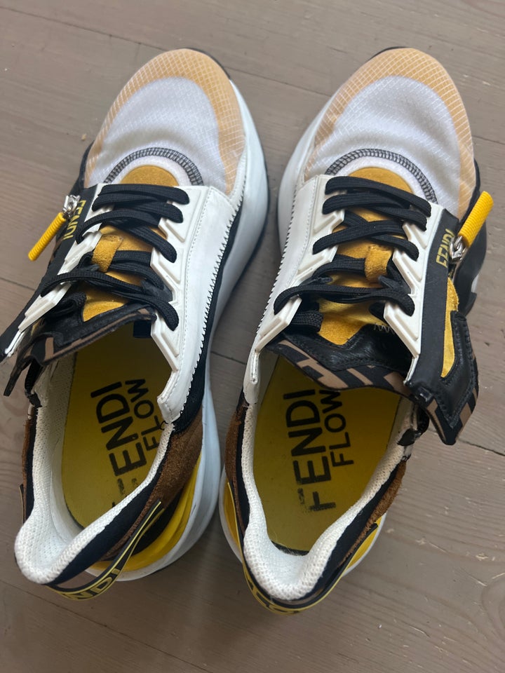 Sneakers, Fendi, str. 42