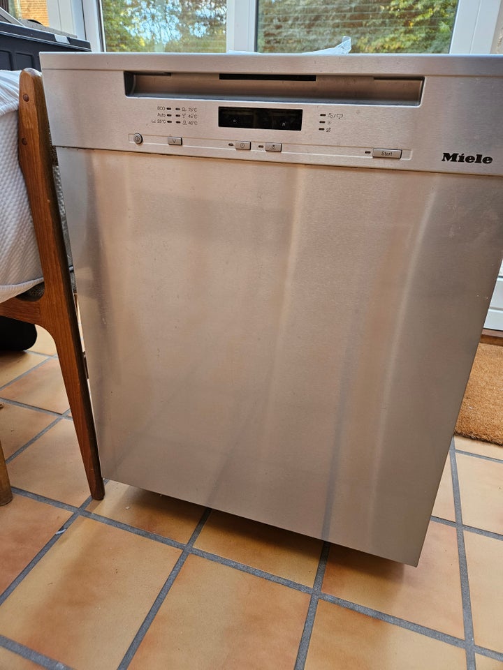 Miele G6100, fritstående, b: 60