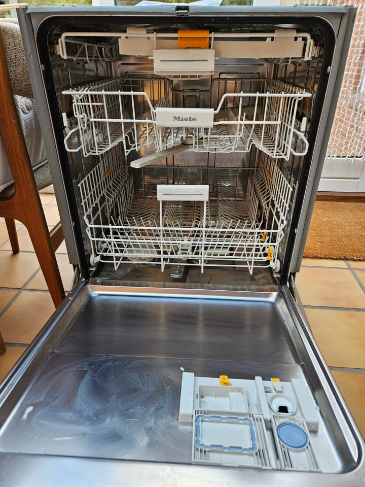 Miele G6100, fritstående, b: 60