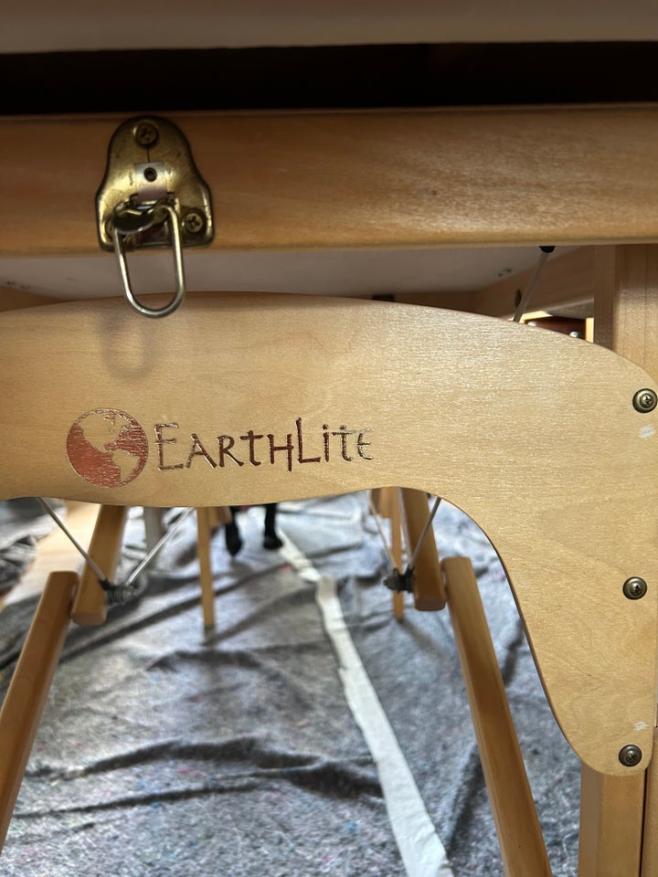 Behandlerbriks, Earthlite