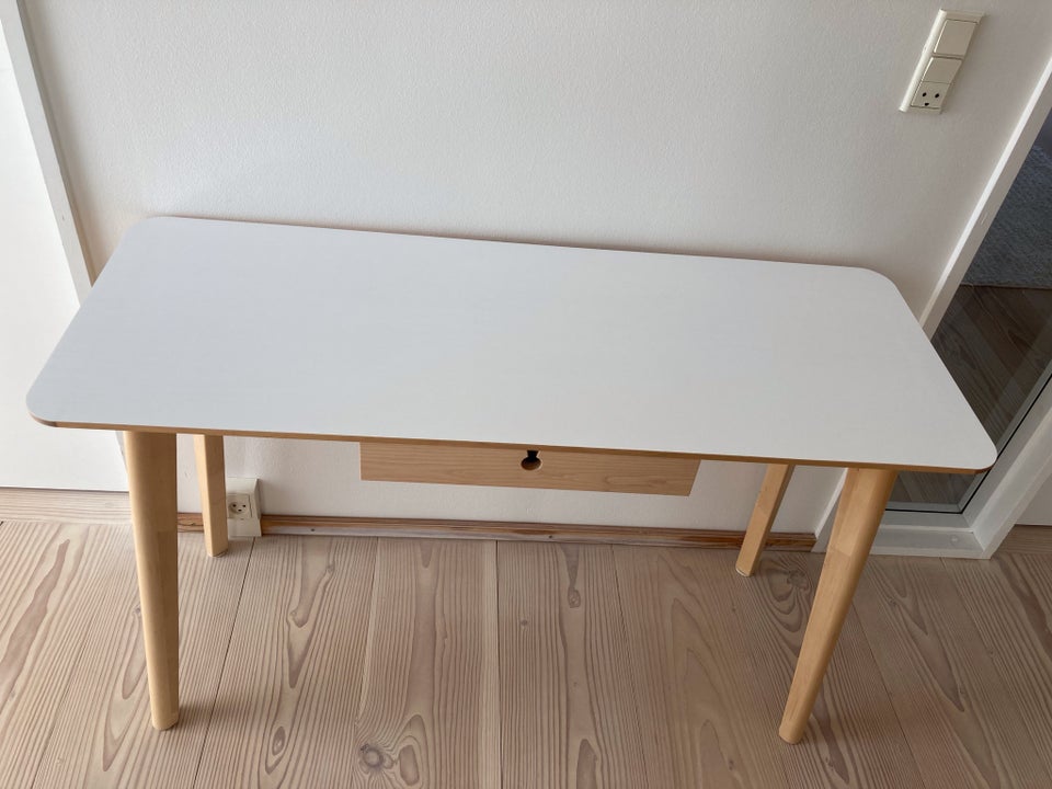 Skrivebord Ikea b: 118 d: 45 h: 74