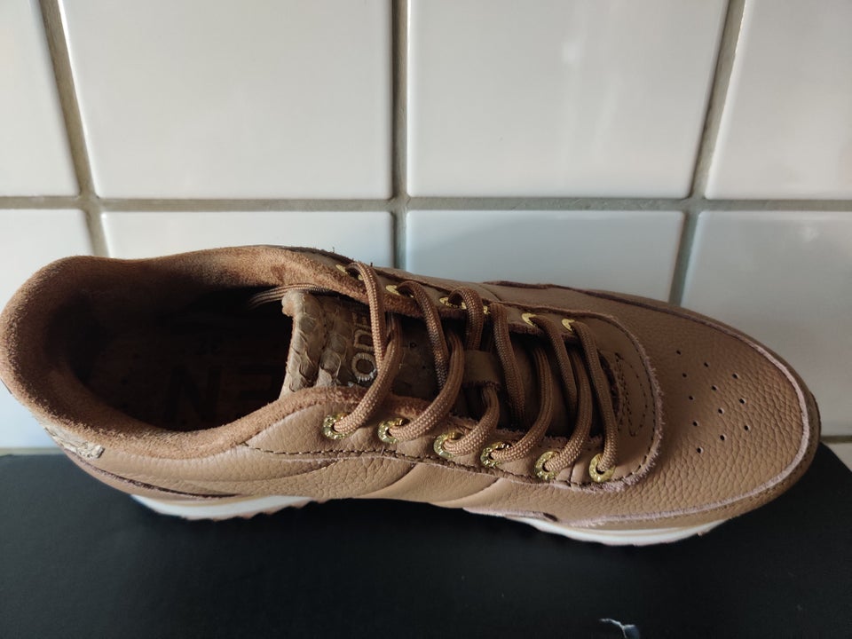 Sneakers, str. 37, WODEN NORA III