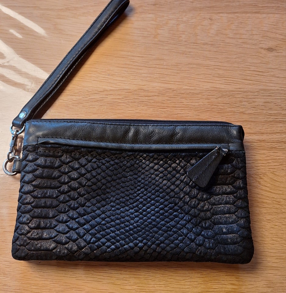 Clutch, Ukendt