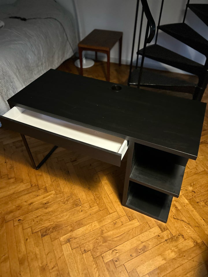 Skrivebord, Ikea, b: 120 d: 50 h: 75