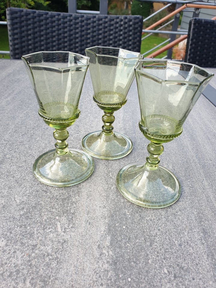 Glas 3 sekskantede grønne vinglas