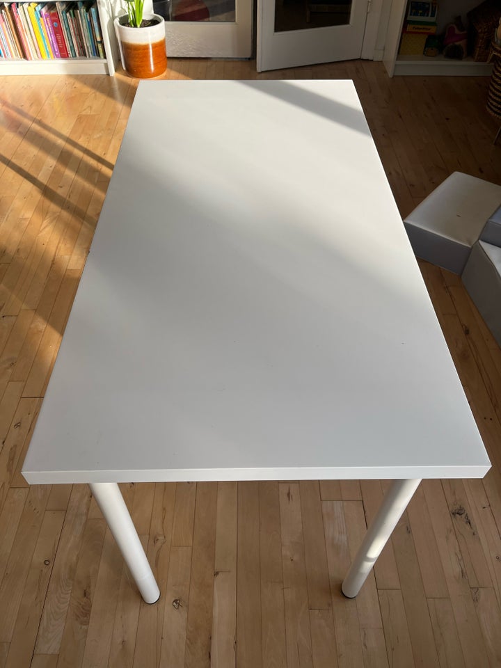 Skrivebord, IKEA, b: 120 d: 60 h: 70