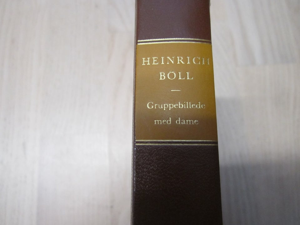 Gruppebillede med dame, Heinrich