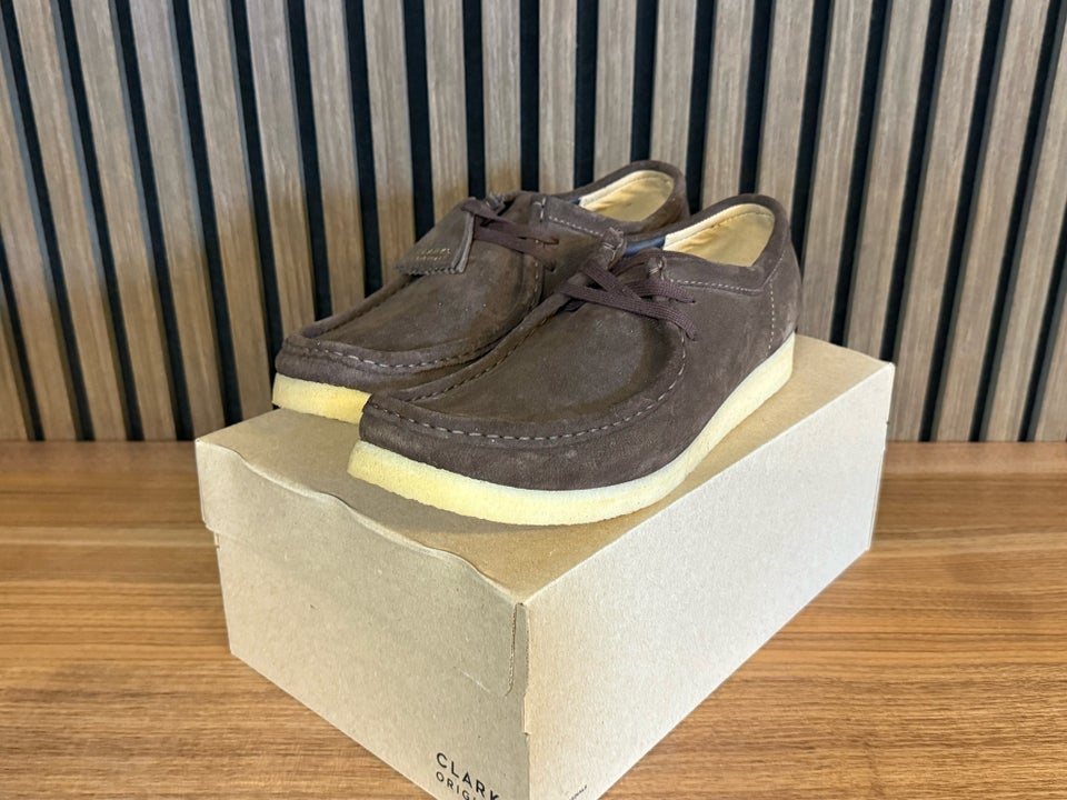 Andet, Clarks Wallabee, str. 45