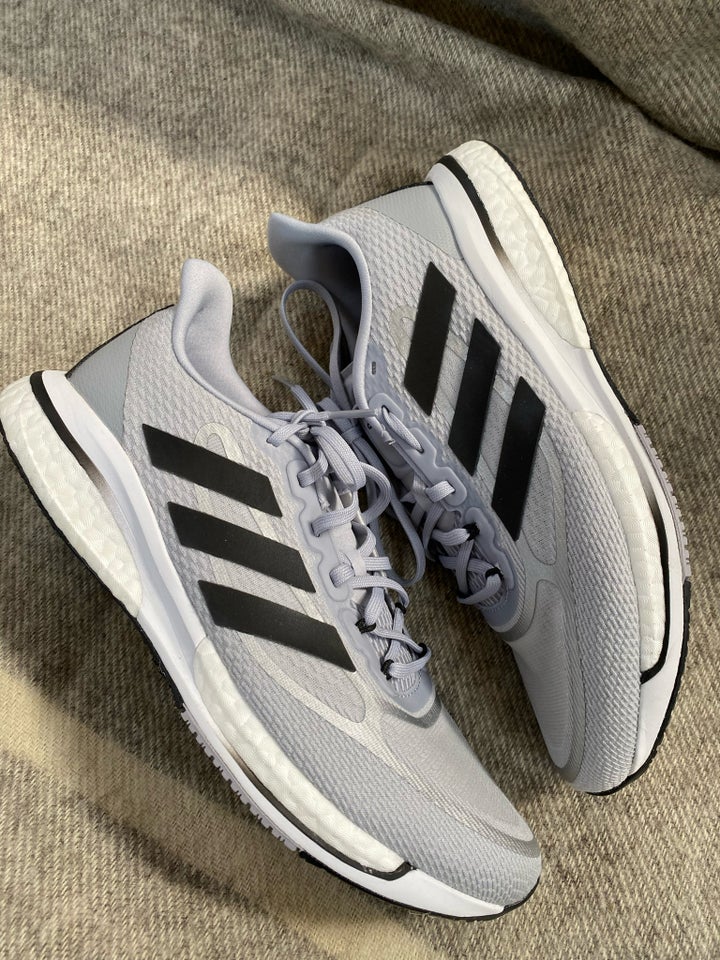 Sportssko Adidas str 42