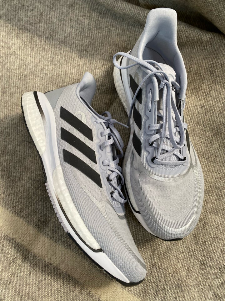 Sportssko Adidas str 42