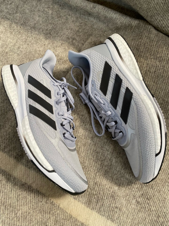 Sportssko Adidas str 42