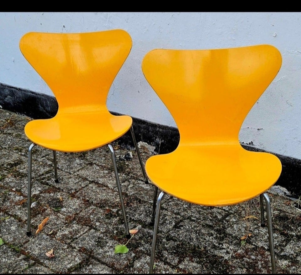 Arne Jacobsen, 7.er Stole, 2 retro