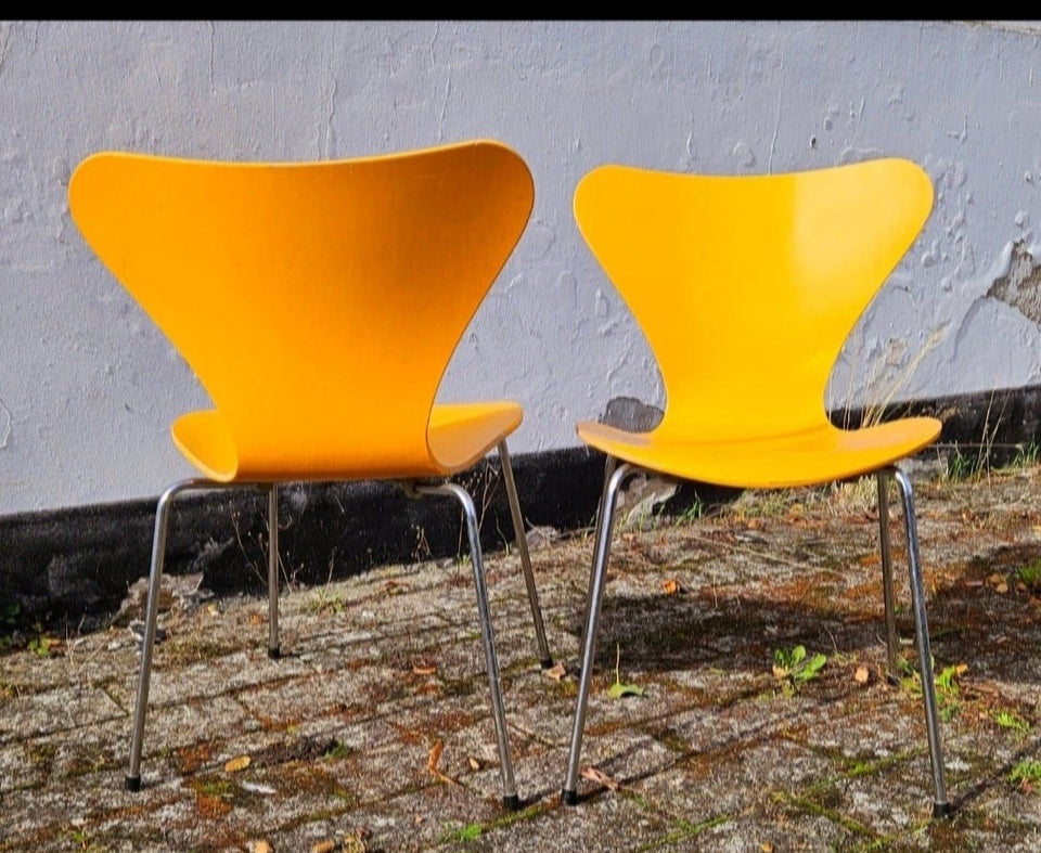 Arne Jacobsen, 7.er Stole, 2 retro