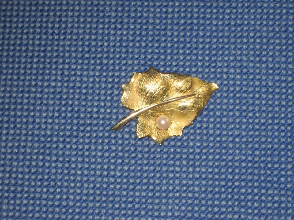 Broche, andet materiale