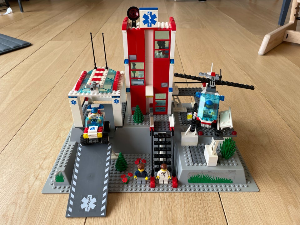 Lego City, 7892 Hospital