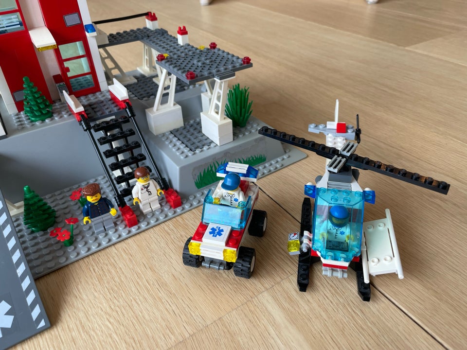 Lego City, 7892 Hospital