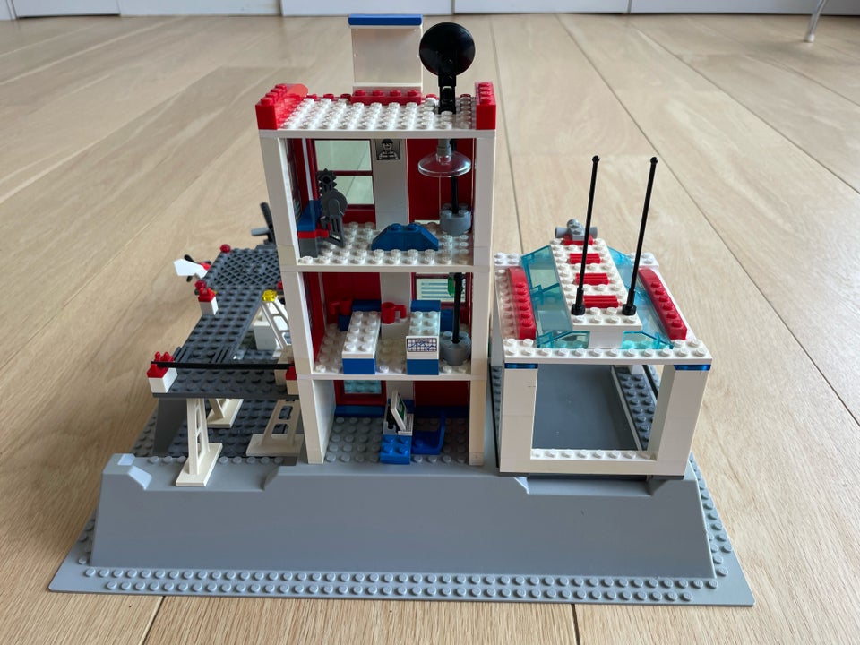 Lego City, 7892 Hospital