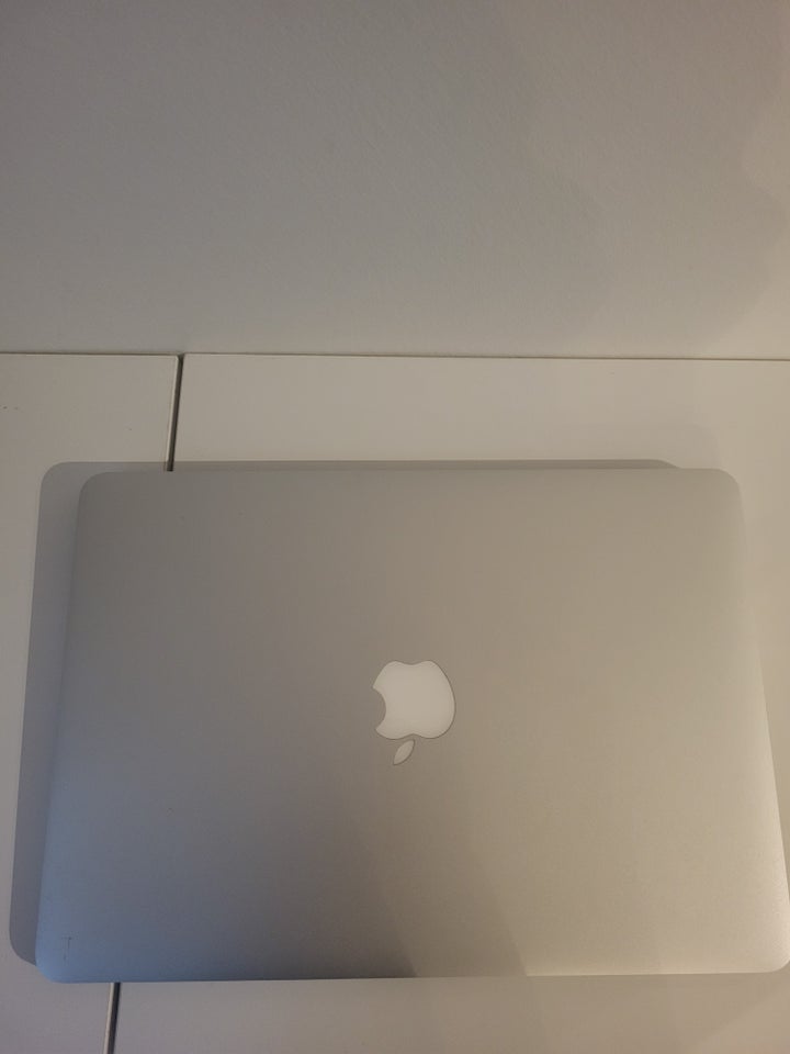 MacBook Air, A1466, 4 GB ram