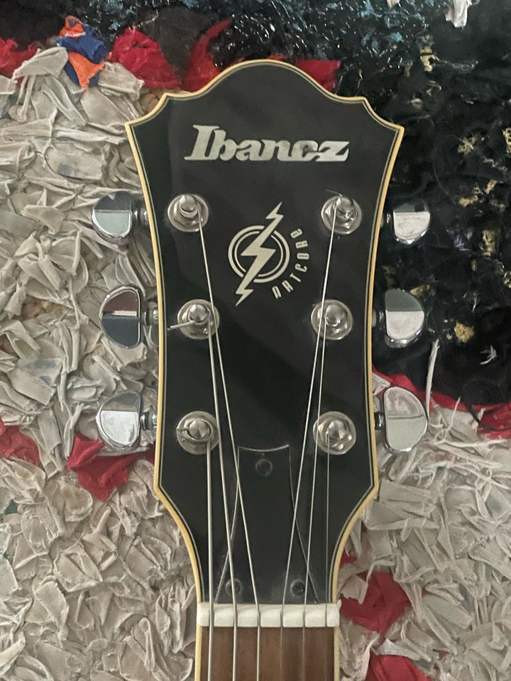 Halvakustisk, Ibanez AM73