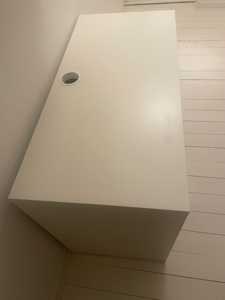 Skrivebord Ikea b: 105 d: 50 h: 75