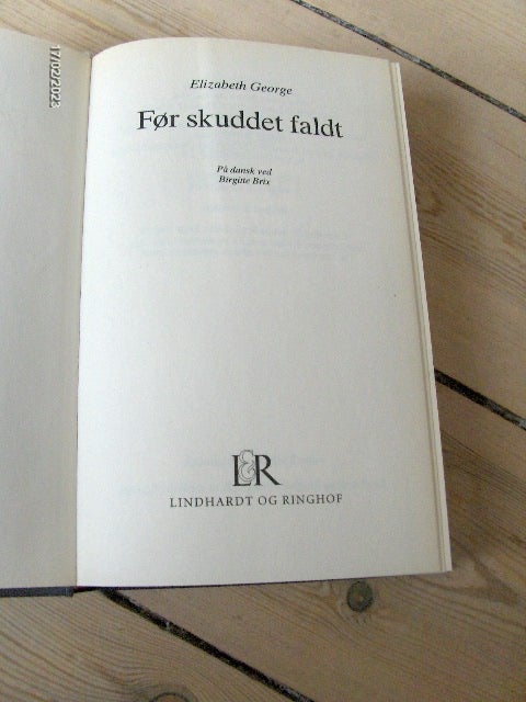 FØR SKUDDET FALDT, Elizabeth