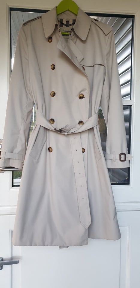 Trenchcoat str 44 Burberry