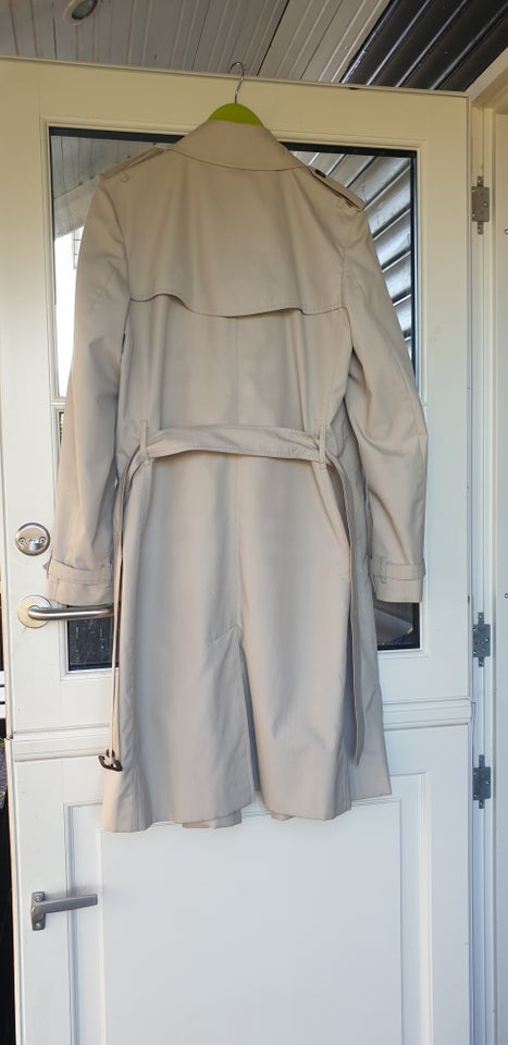 Trenchcoat str 44 Burberry