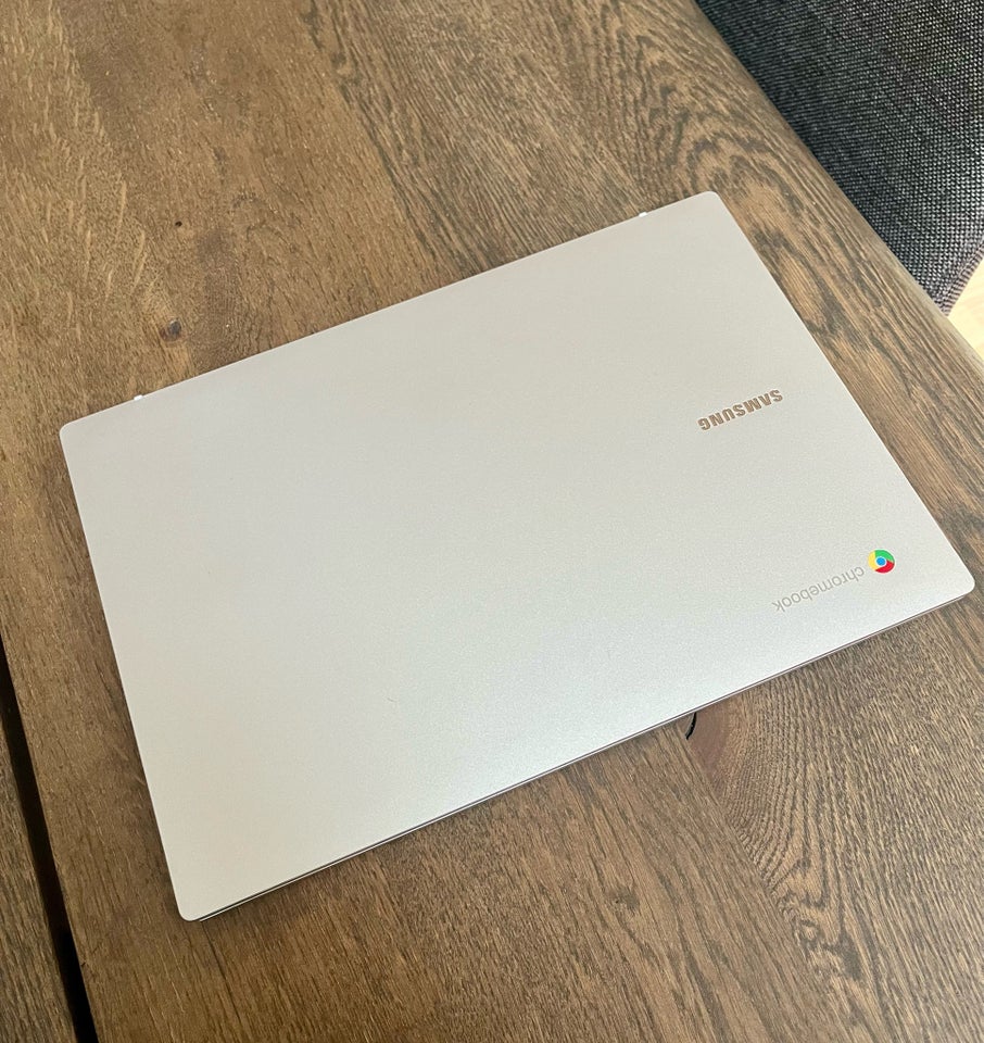 Samsung Galaxy Chromebook Go /