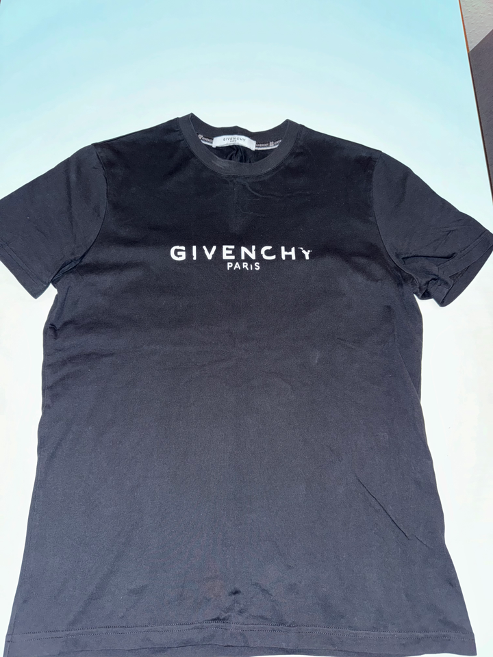 Andet, Givenchy, str. m