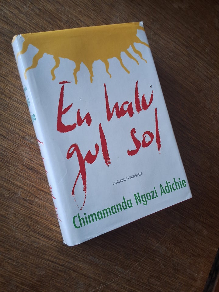 EN HALV GUL SOL, Chimamanda Ngozi