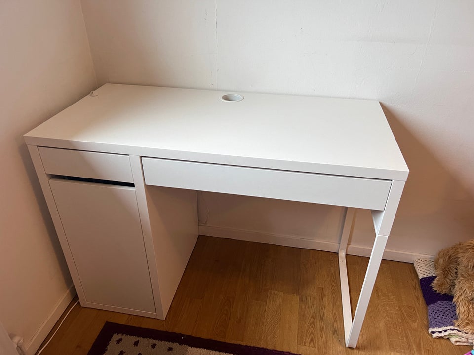 Skrivebord, Ikea Micke, b: 105 d: 50