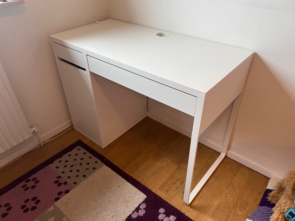 Skrivebord, Ikea Micke, b: 105 d: 50