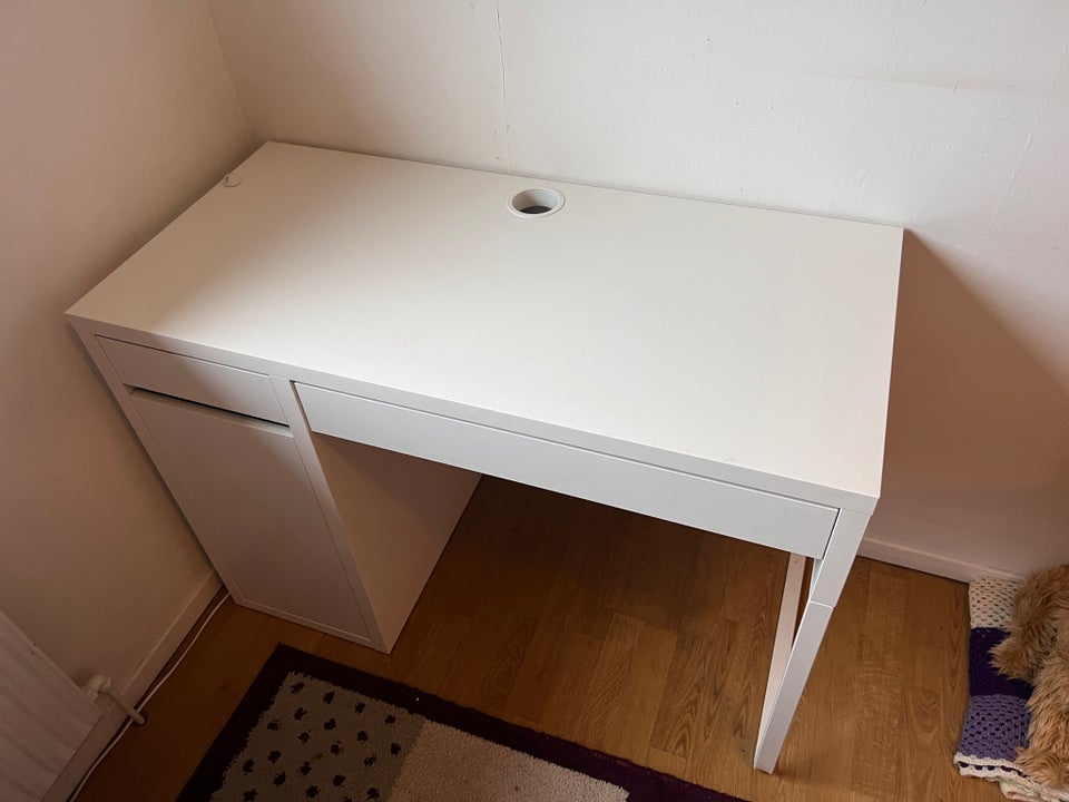 Skrivebord, Ikea Micke, b: 105 d: 50