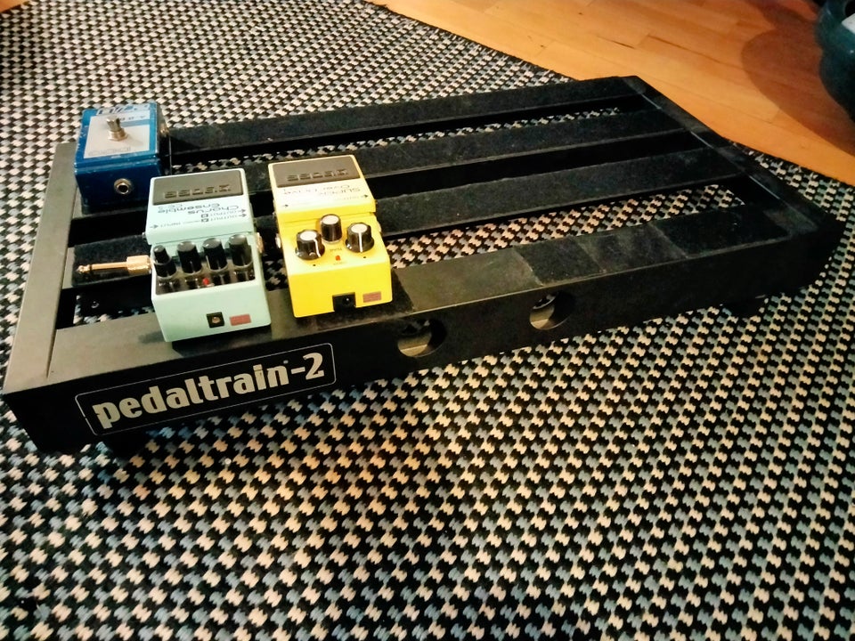 Pedal board, Pedaltrain 2