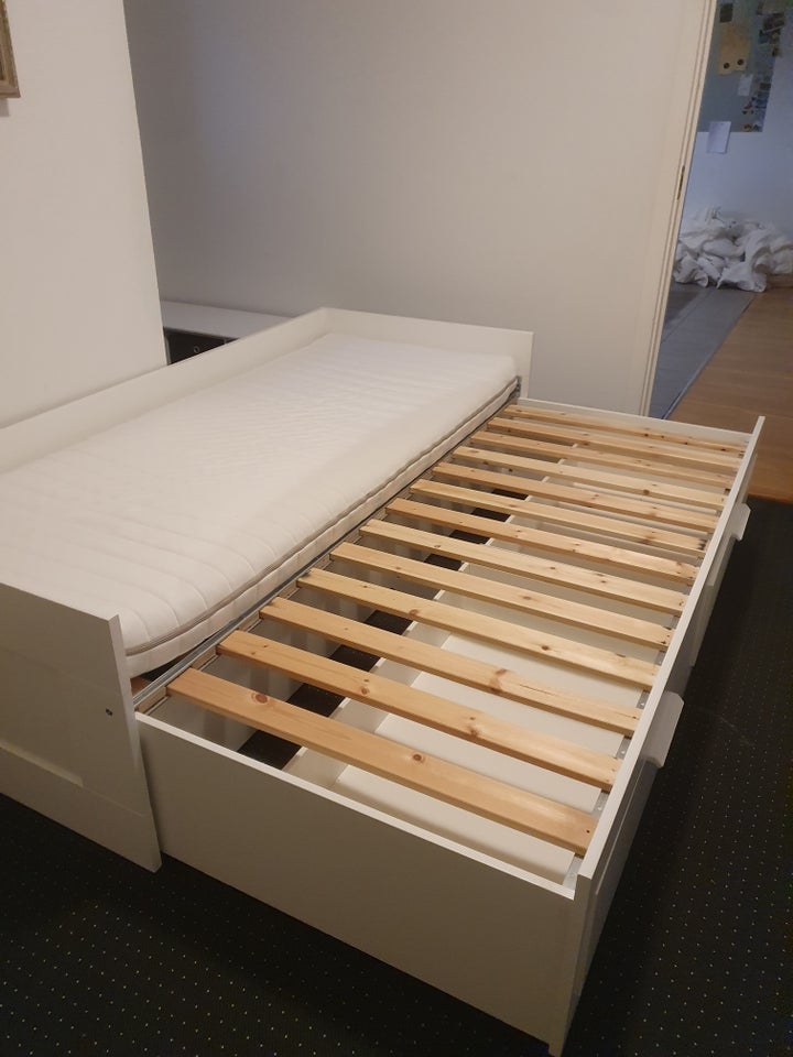 Enkeltseng, Ikea, b: 87 l: 200 h: 57