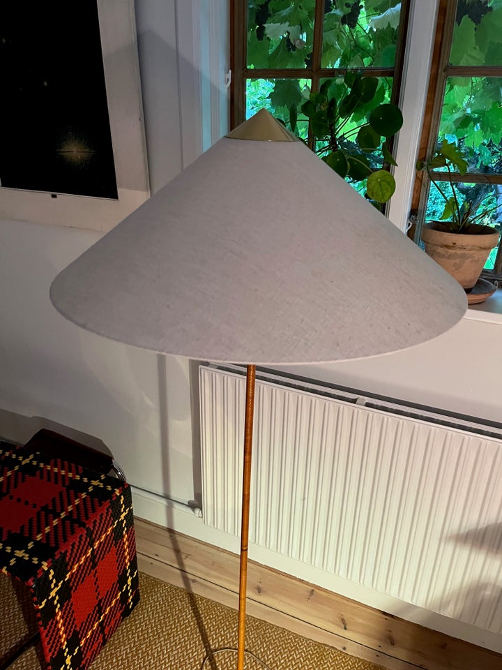 Standerlampe, GUBI