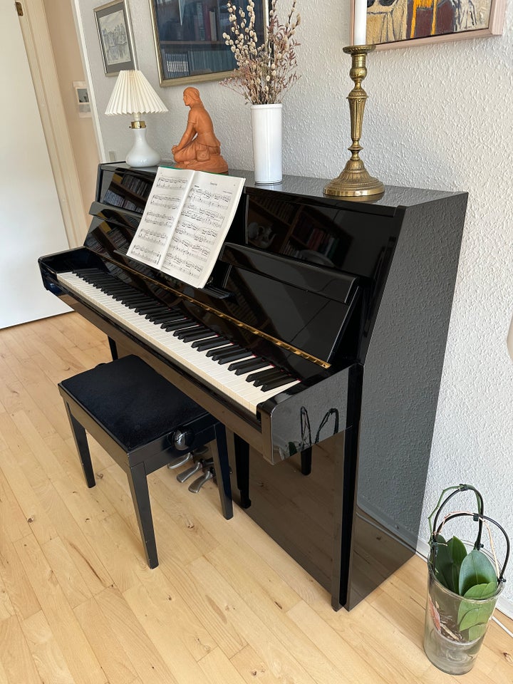 Piano, Yamaha, M108