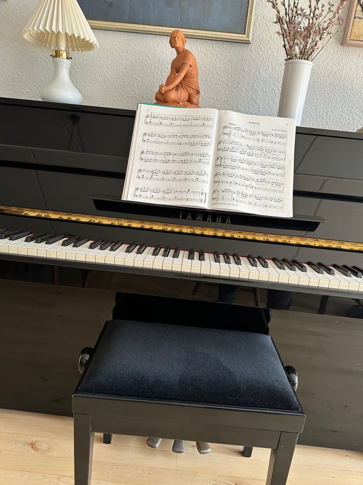 Piano, Yamaha, M108