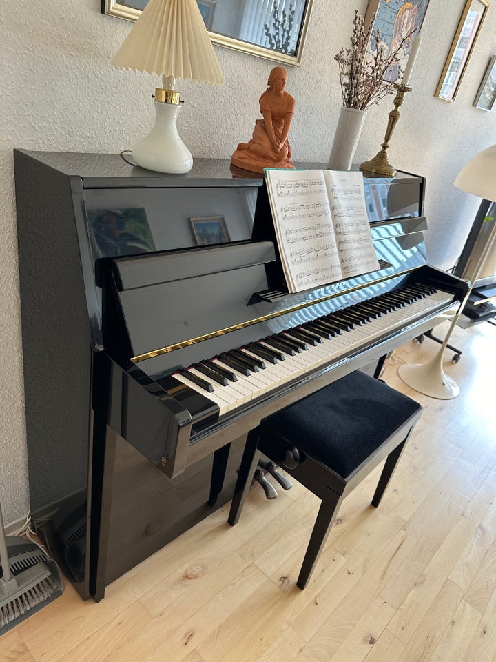 Piano, Yamaha, M108