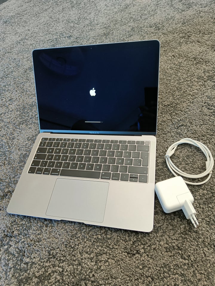 MacBook Air Retina 13-inch 2019