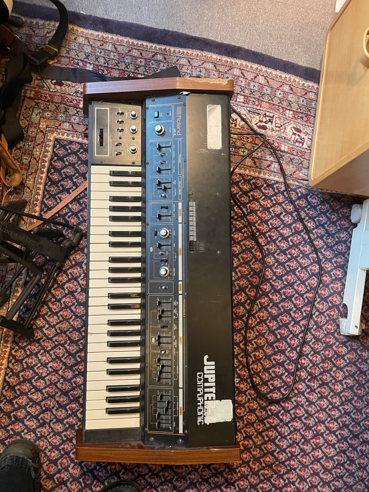 Synthesizer, Roland Jupiter 4