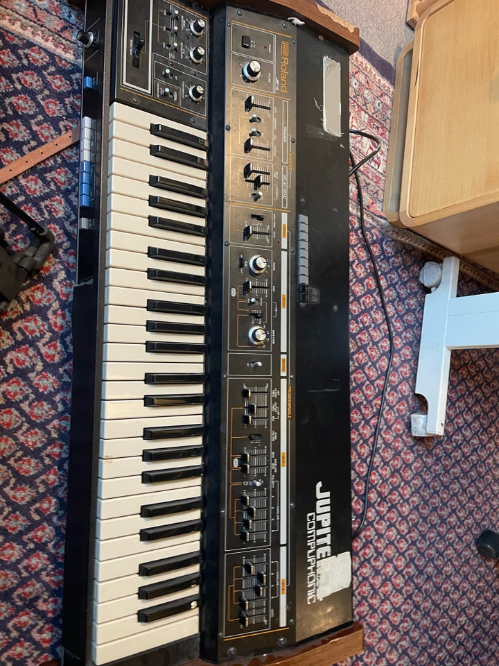 Synthesizer, Roland Jupiter 4