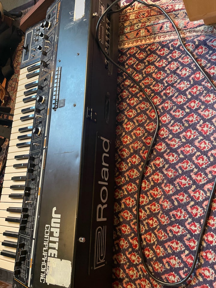 Synthesizer, Roland Jupiter 4